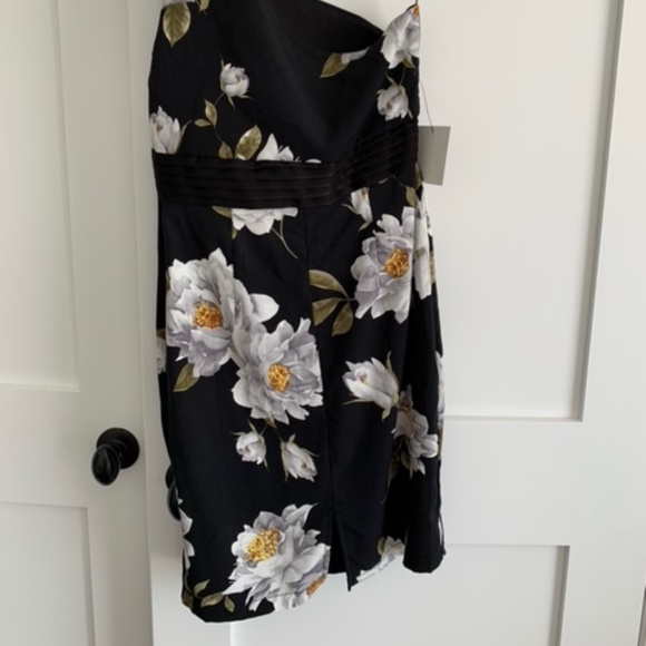 One shoulder floral dress - Picture 3 of 3
